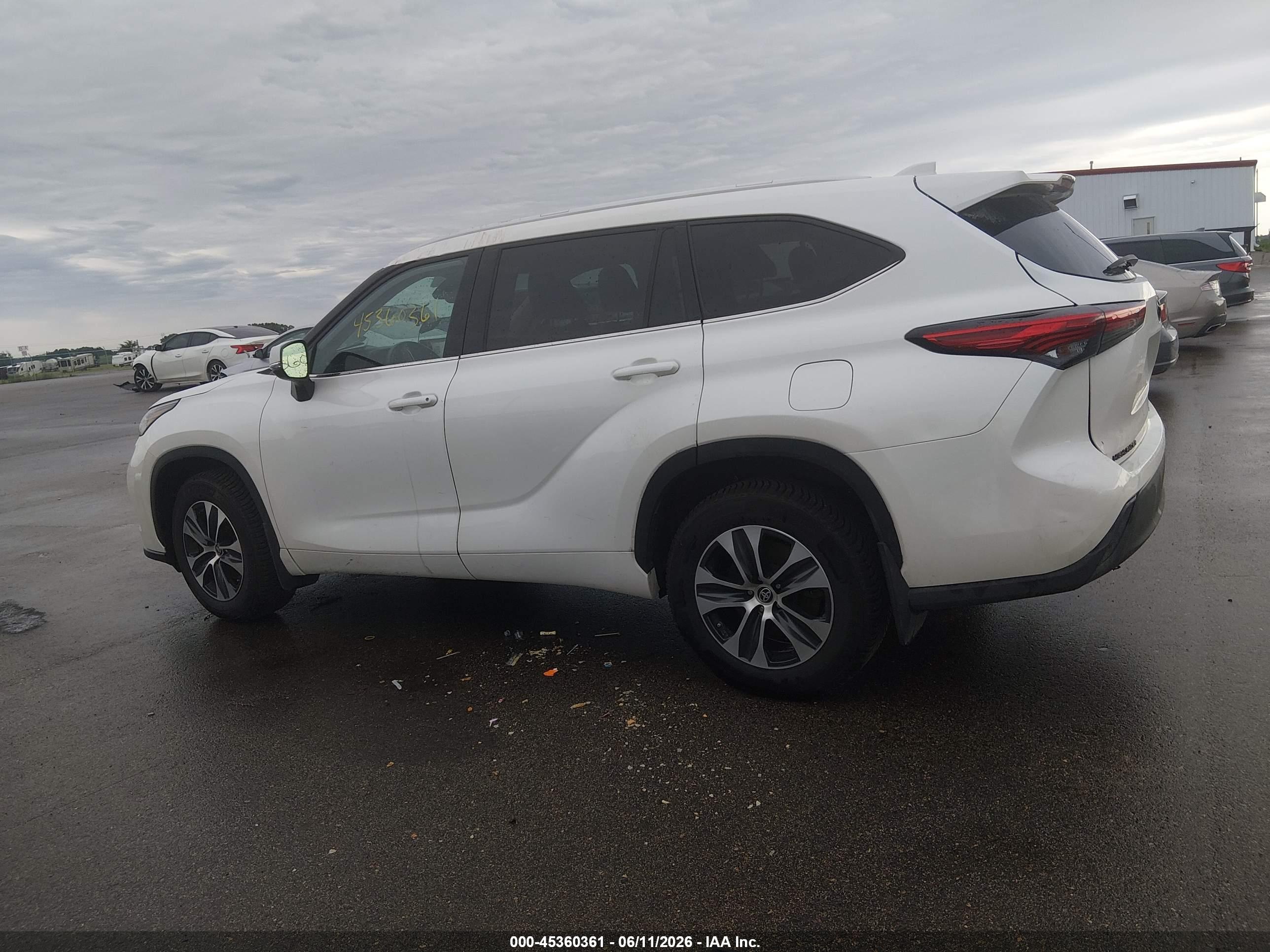 2021 TOYOTA HIGHLANDER XLE