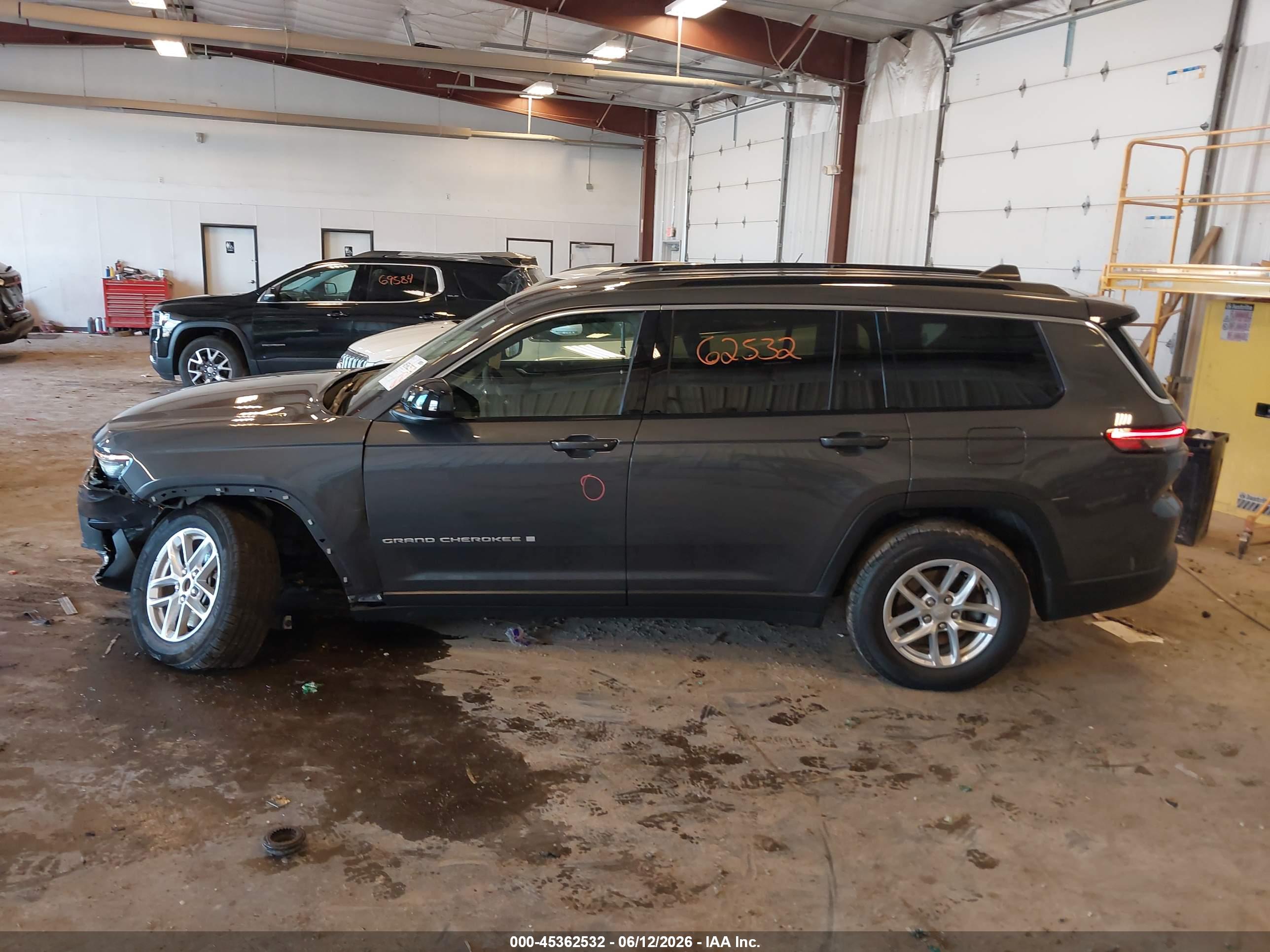 2024 JEEP GRAND CHEROKEE L LAREDO 4X4