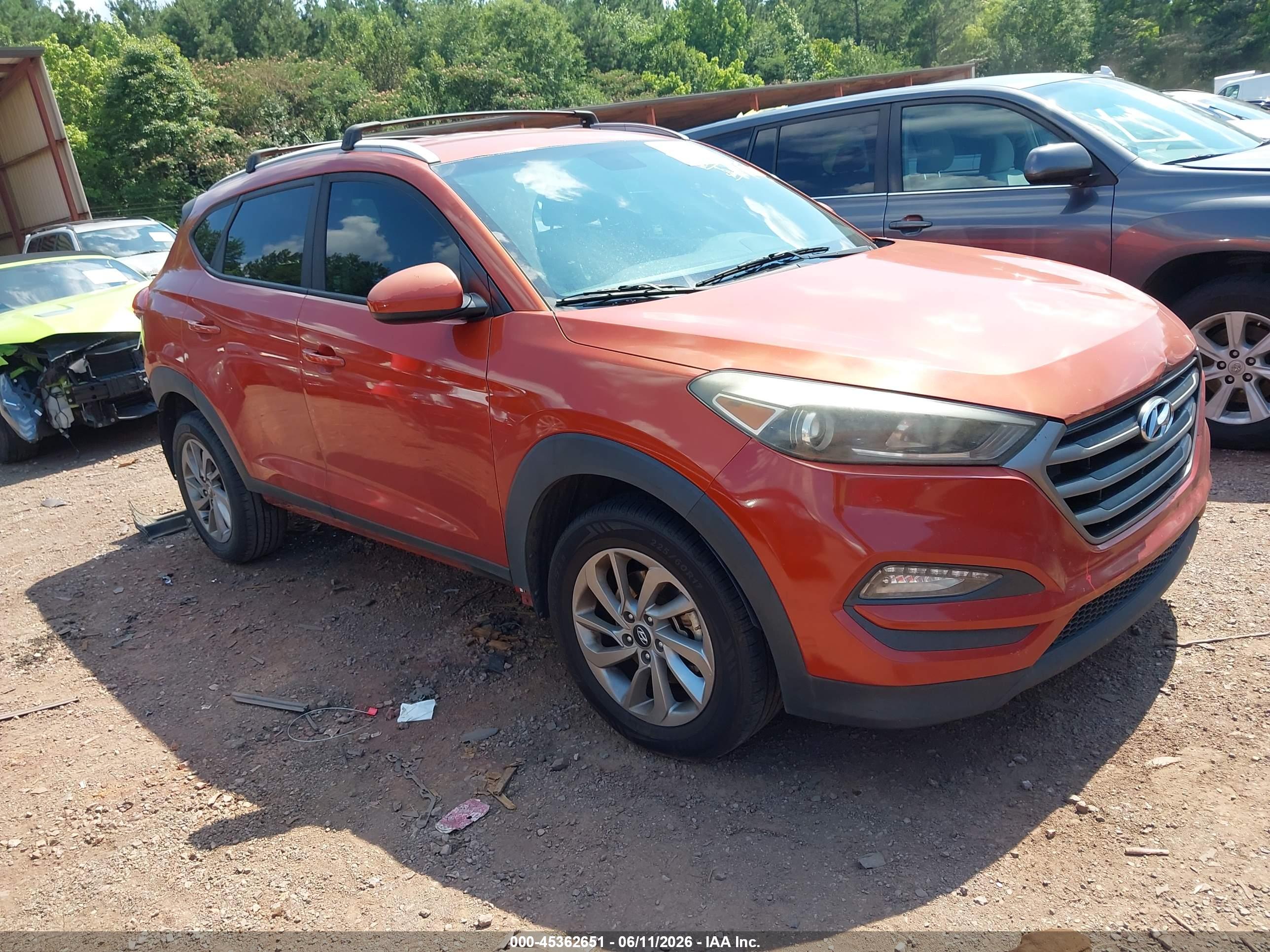 2016 HYUNDAI TUCSON SE