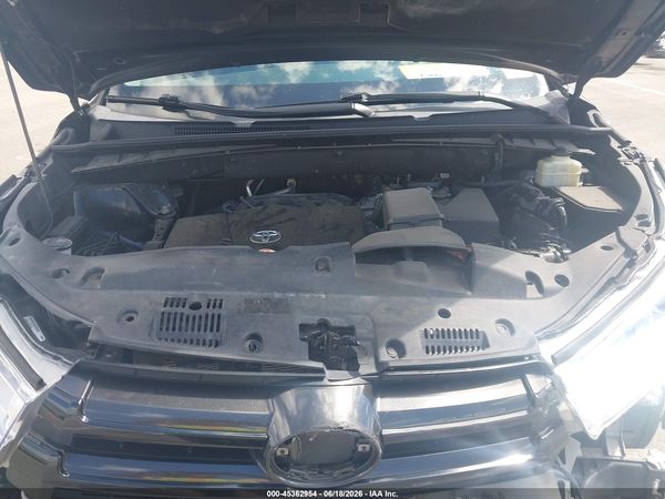 2018 TOYOTA HIGHLANDER SE