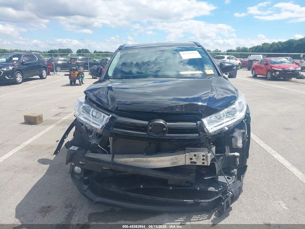 2018 TOYOTA HIGHLANDER SE