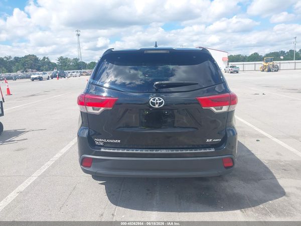 2018 TOYOTA HIGHLANDER SE