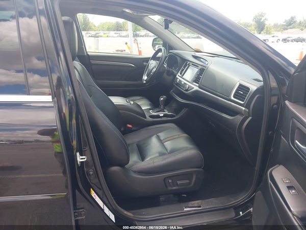 2018 TOYOTA HIGHLANDER SE