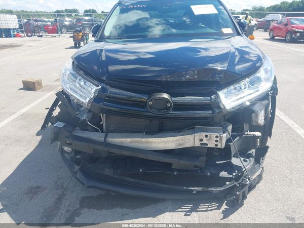 2018 TOYOTA HIGHLANDER SE