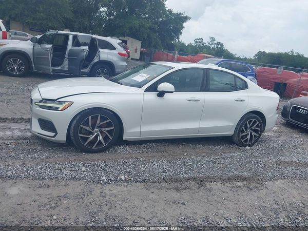 2020 VOLVO S60 T6 MOMENTUM
