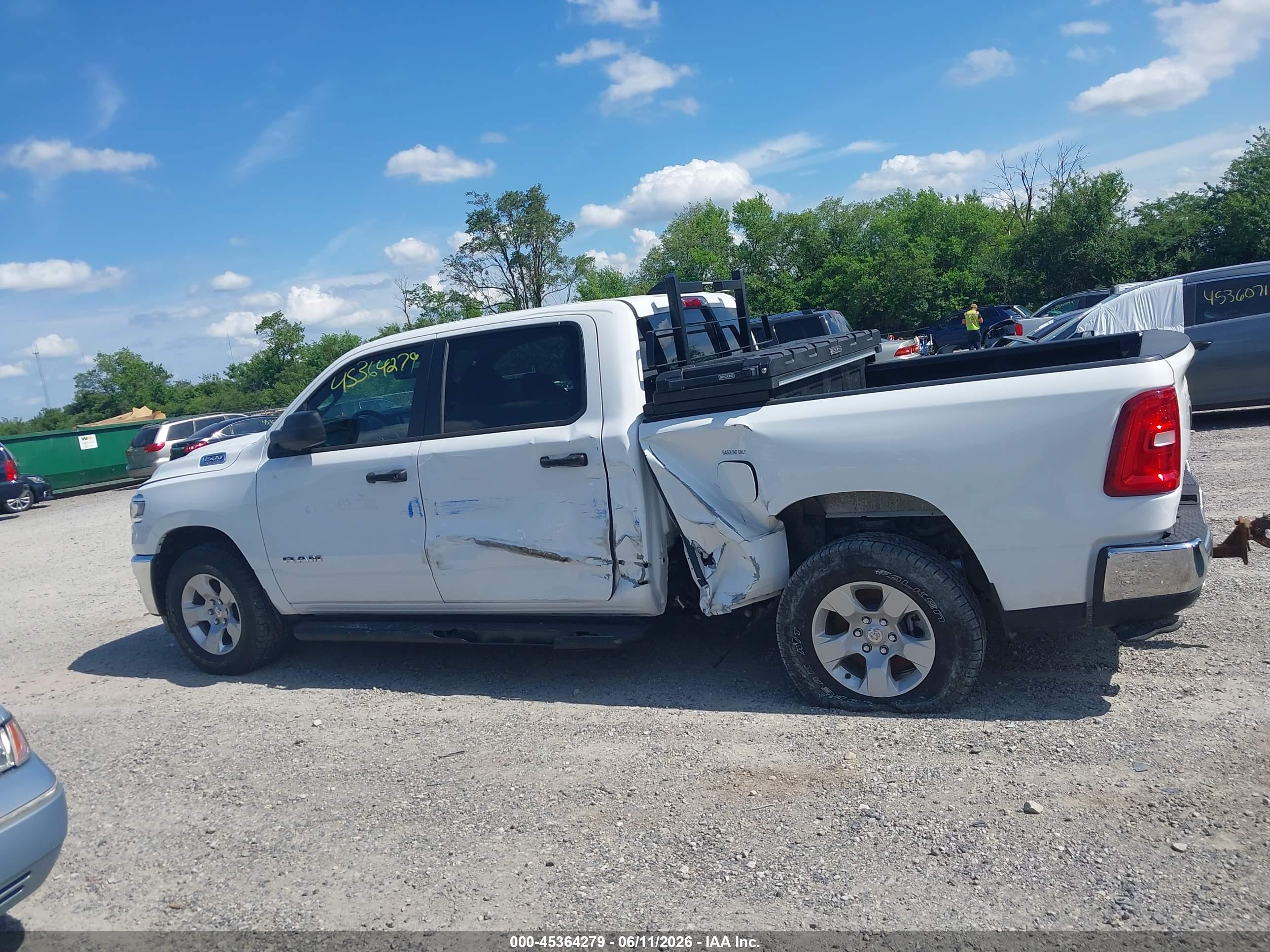 2025 RAM 1500 TRADESMAN  4X4 6'4 BOX