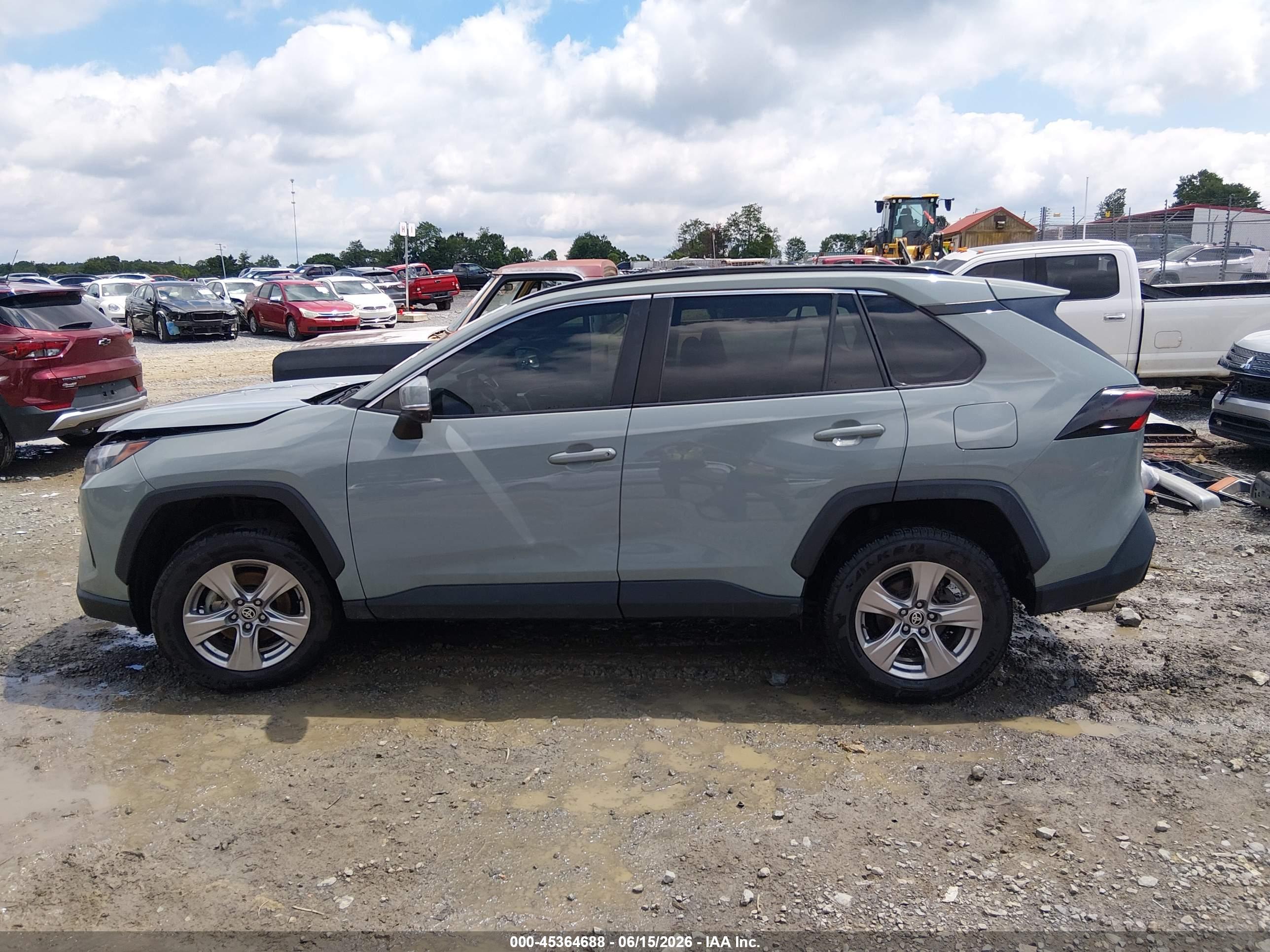 2022 TOYOTA RAV4 XLE