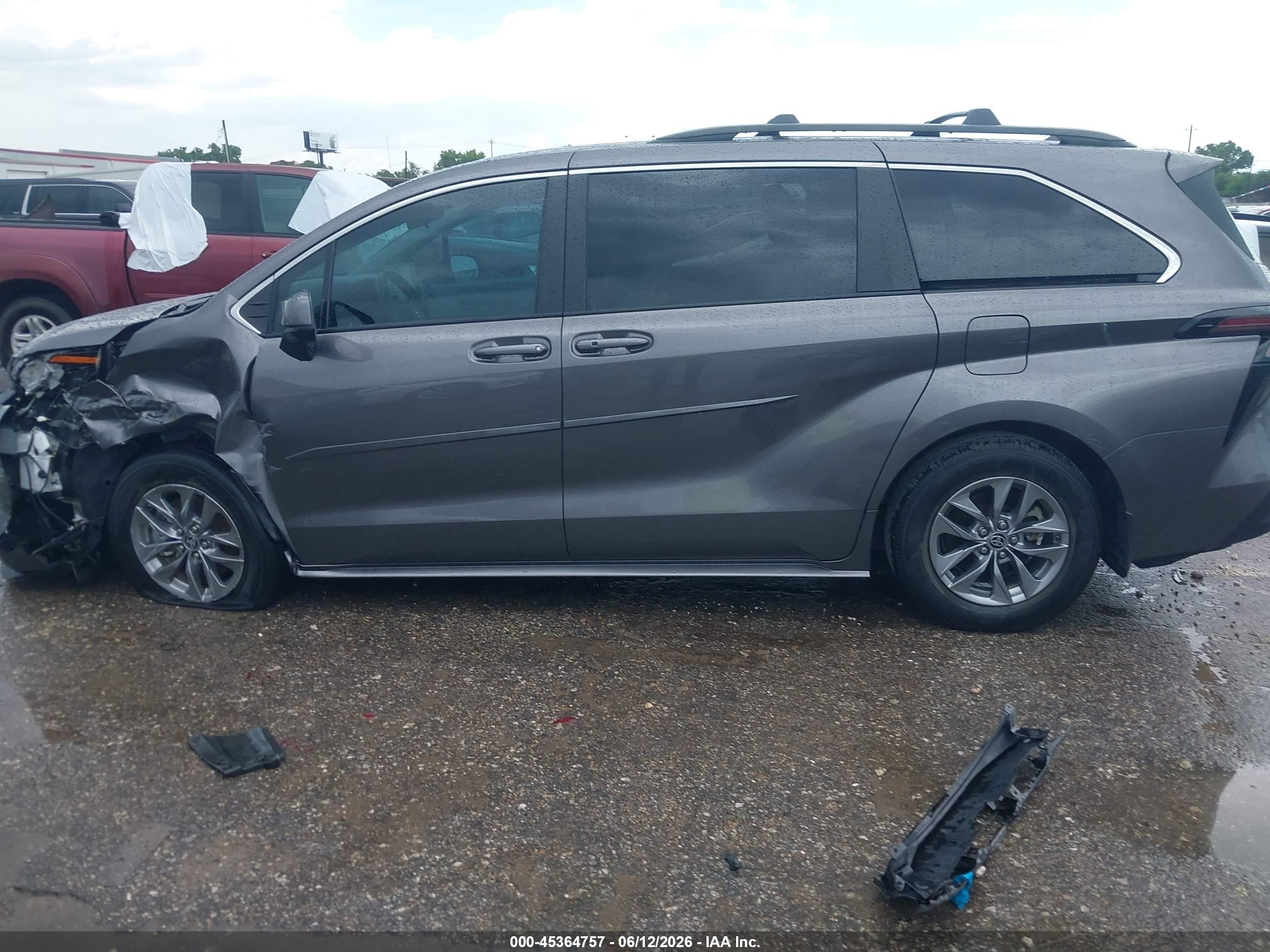 2023 TOYOTA SIENNA LE