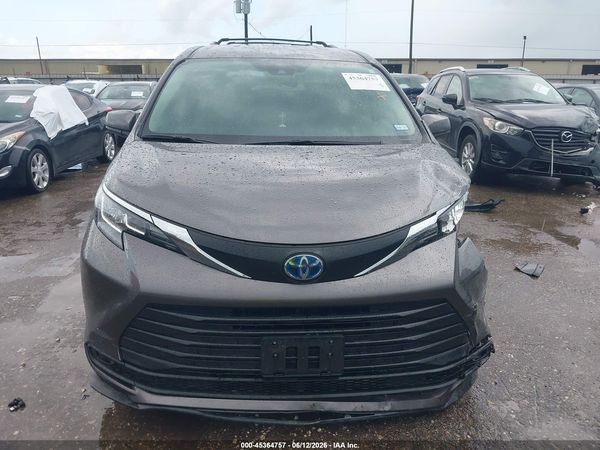 2023 TOYOTA SIENNA LE