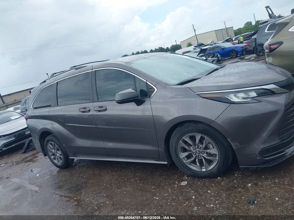 2023 TOYOTA SIENNA LE