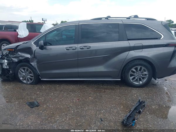 2023 TOYOTA SIENNA LE