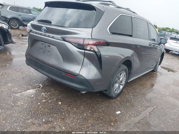 2023 TOYOTA SIENNA LE