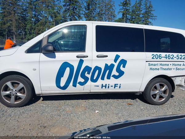 2017 MERCEDES-BENZ METRIS