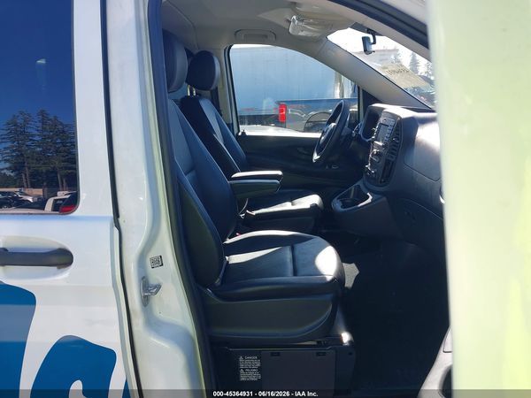 2017 MERCEDES-BENZ METRIS