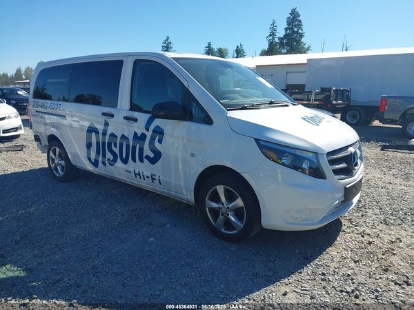 2017 MERCEDES-BENZ METRIS