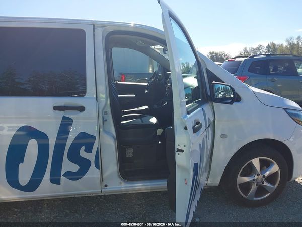 2017 MERCEDES-BENZ METRIS