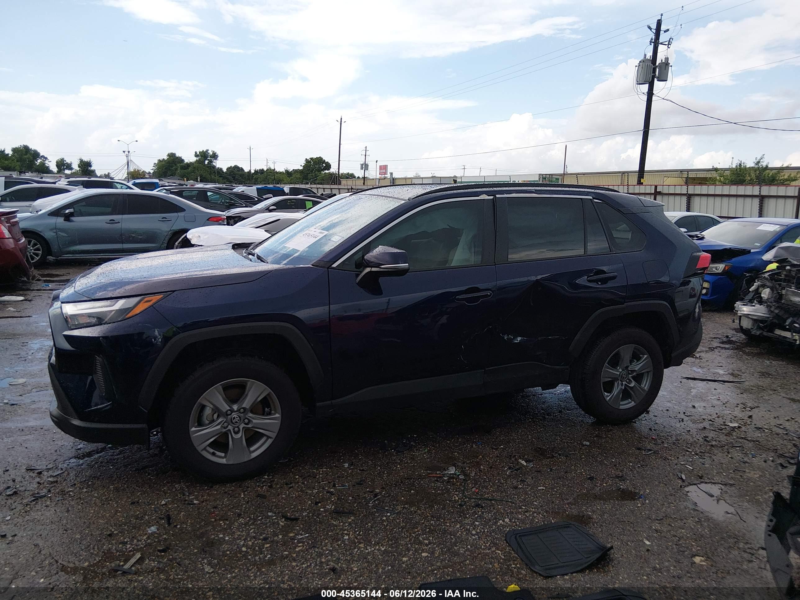 2025 TOYOTA RAV4 XLE
