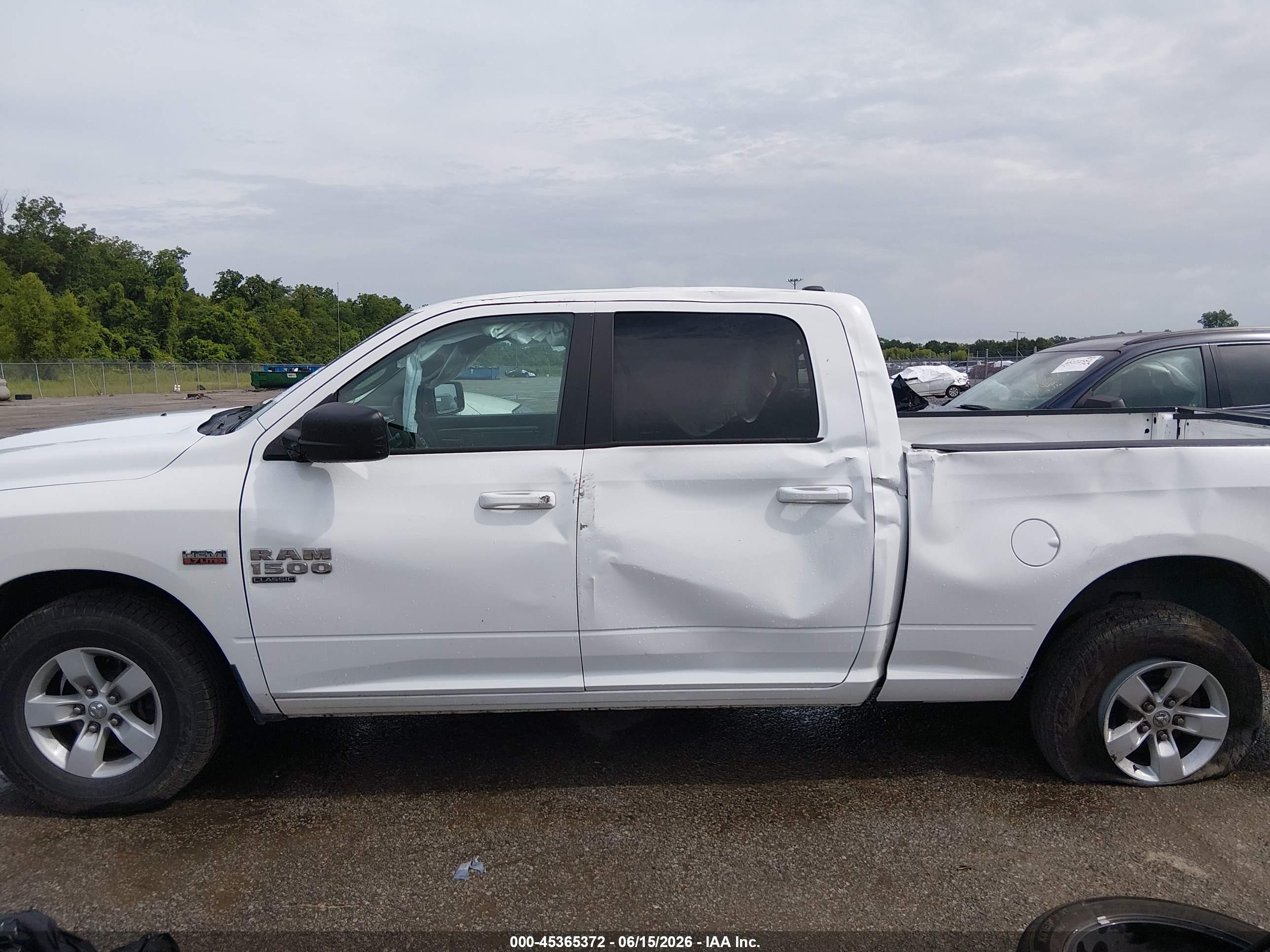 2019 RAM 1500 CLASSIC SLT  4X2 6'4 BOX