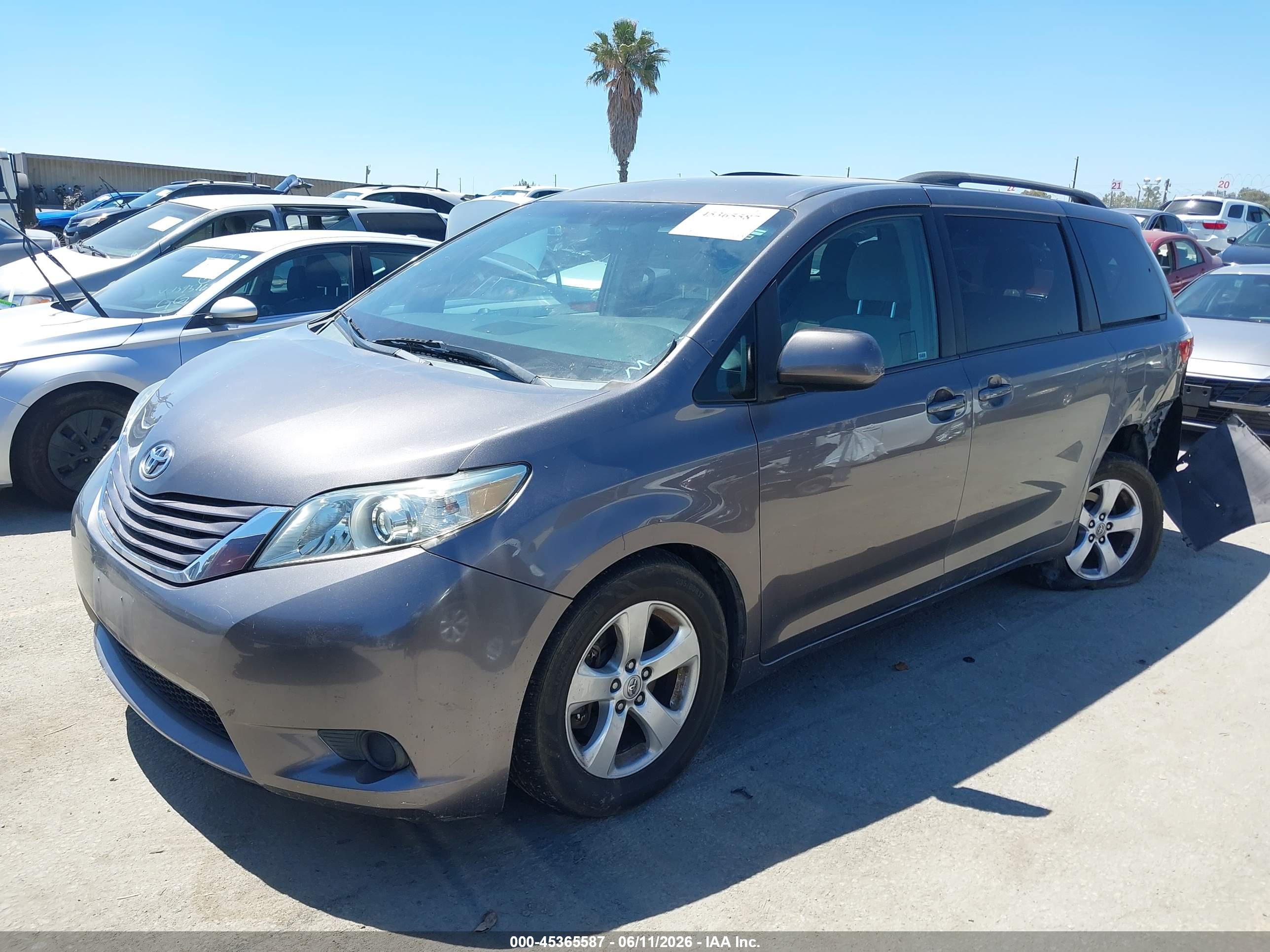 2015 TOYOTA SIENNA LE 8 PASSENGER — I2