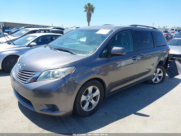 2015 TOYOTA SIENNA — I2