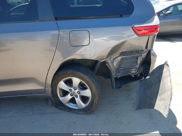 2015 TOYOTA SIENNA LE 8 PASSENGER — I6