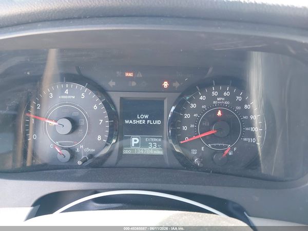 2015 TOYOTA SIENNA LE 8 PASSENGER — I7