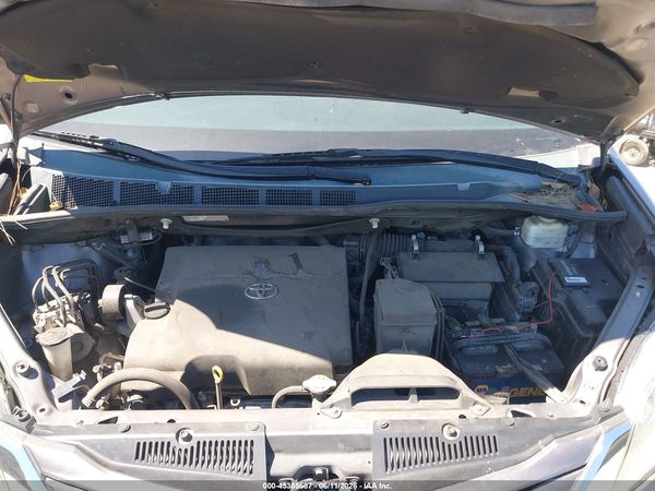 2015 TOYOTA SIENNA LE 8 PASSENGER — I10