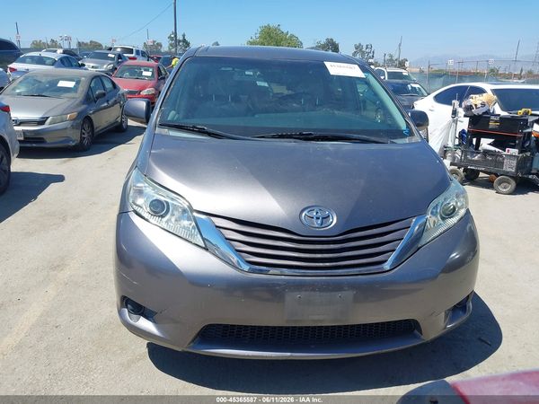 2015 TOYOTA SIENNA LE 8 PASSENGER — I115