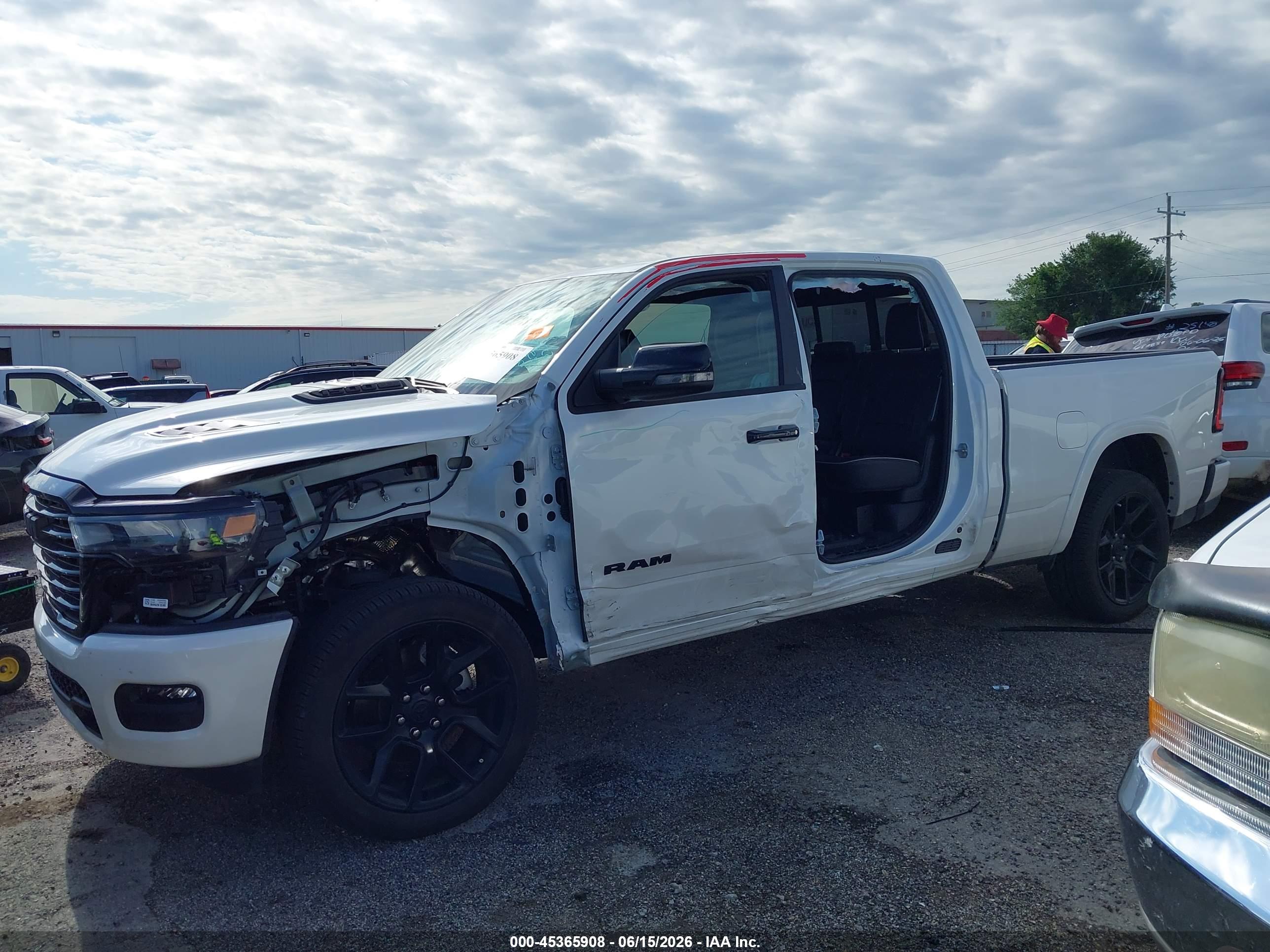 2025 RAM 1500 LARAMIE  4X4 6'4 BOX