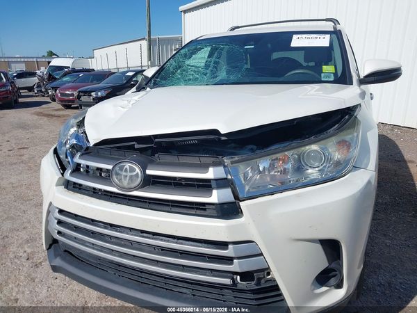 2018 TOYOTA HIGHLANDER LE