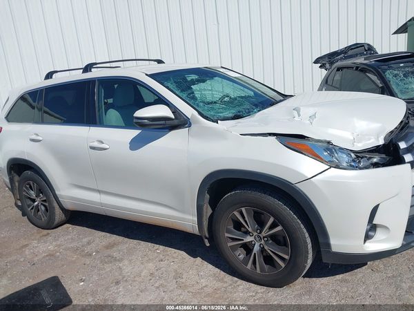 2018 TOYOTA HIGHLANDER LE