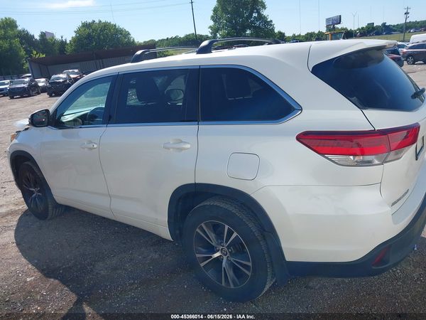 2018 TOYOTA HIGHLANDER LE