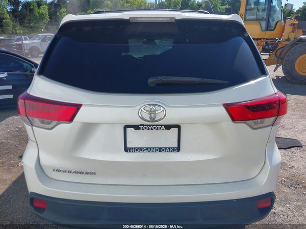 2018 TOYOTA HIGHLANDER LE