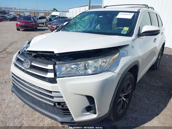 2018 TOYOTA HIGHLANDER LE