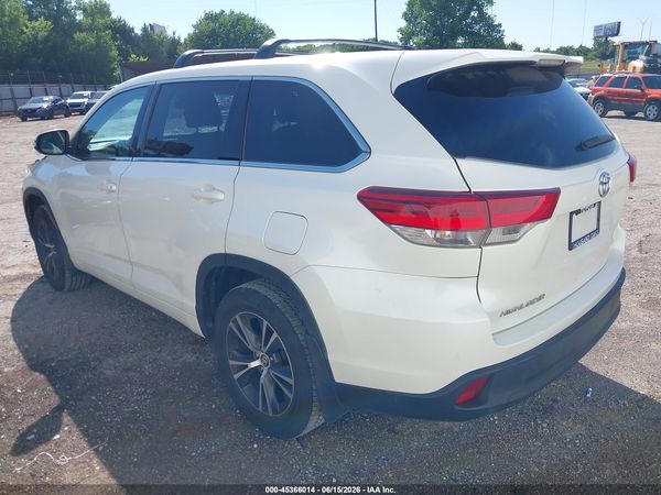 2018 TOYOTA HIGHLANDER LE