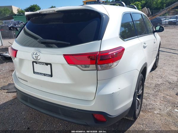 2018 TOYOTA HIGHLANDER LE