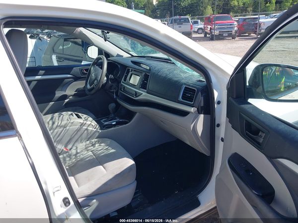 2018 TOYOTA HIGHLANDER LE