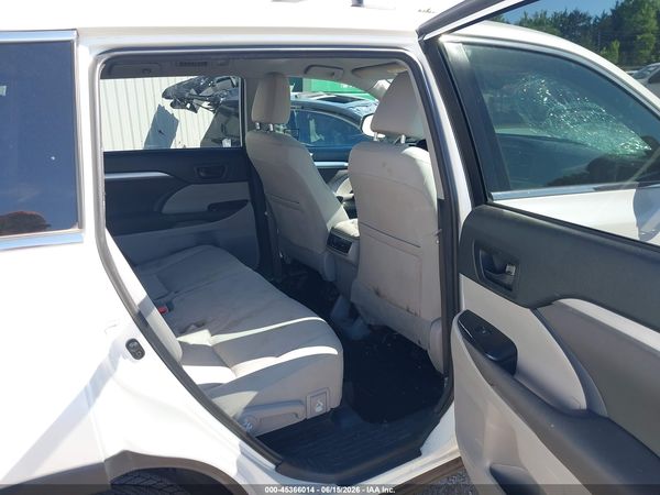 2018 TOYOTA HIGHLANDER LE
