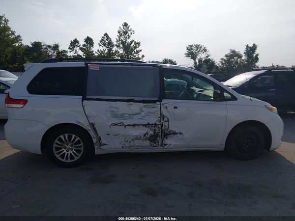 2013 TOYOTA SIENNA XLE/LIMITED