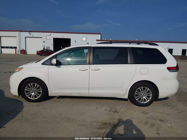 2013 TOYOTA SIENNA XLE/LIMITED