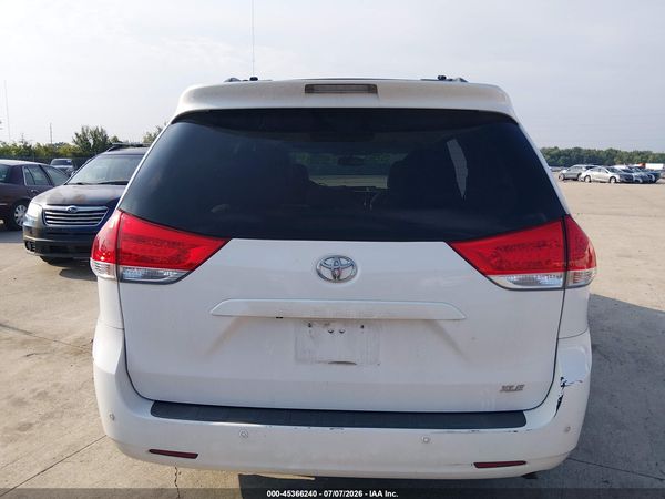 2013 TOYOTA SIENNA XLE/LIMITED