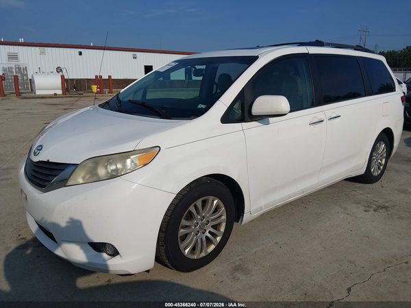 2013 TOYOTA SIENNA XLE/LIMITED