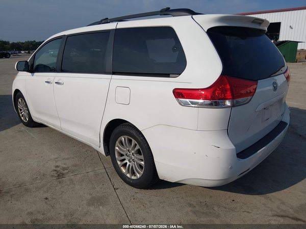 2013 TOYOTA SIENNA XLE/LIMITED