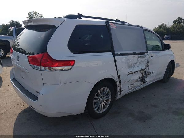 2013 TOYOTA SIENNA XLE/LIMITED