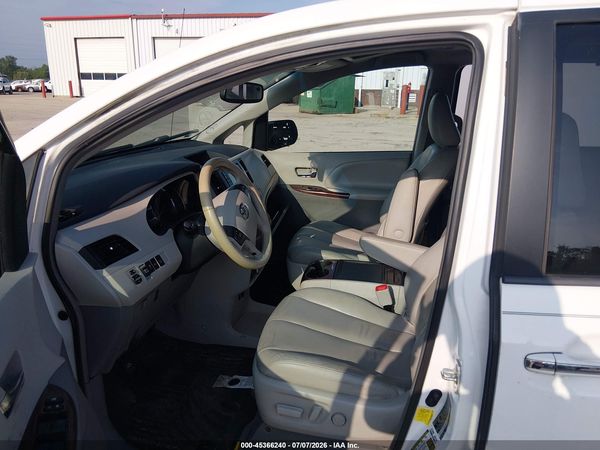 2013 TOYOTA SIENNA XLE/LIMITED