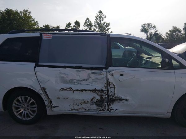2013 TOYOTA SIENNA XLE/LIMITED