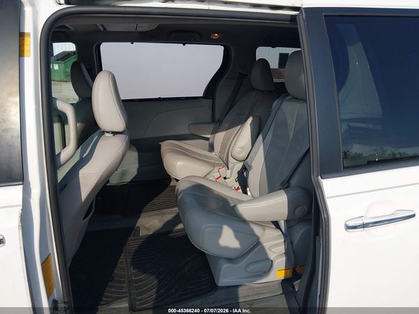 2013 TOYOTA SIENNA XLE/LIMITED