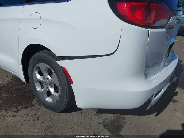 2017 CHRYSLER PACIFICA LX — I152