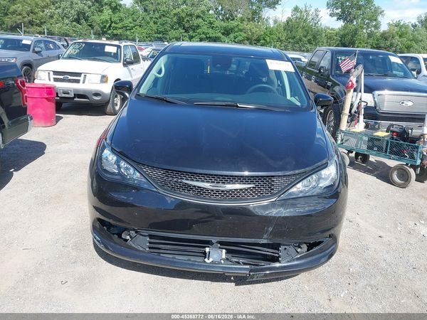 2024 CHRYSLER VOYAGER LX