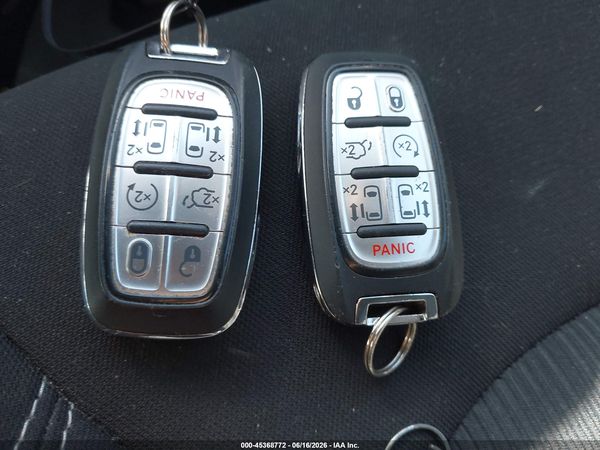 2024 CHRYSLER VOYAGER LX